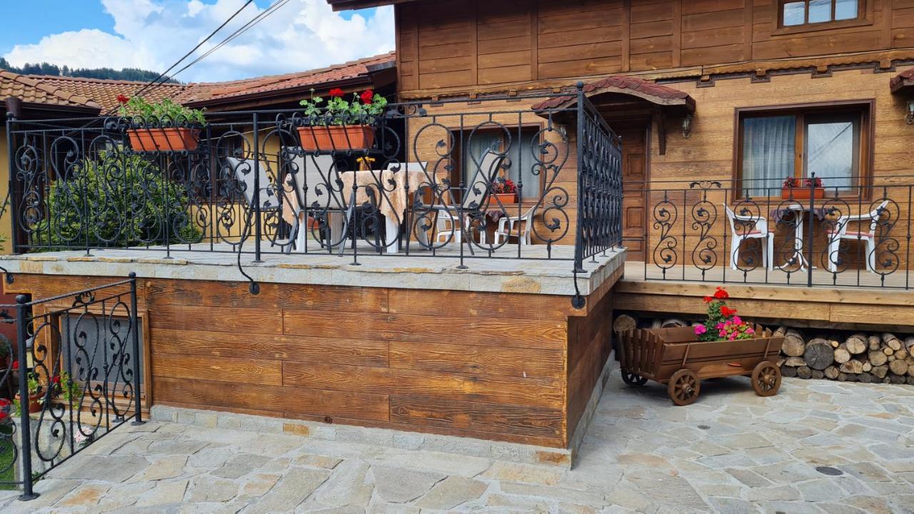 Guest House Zlatniyat Telets コプリフシティツァ エクステリア 写真