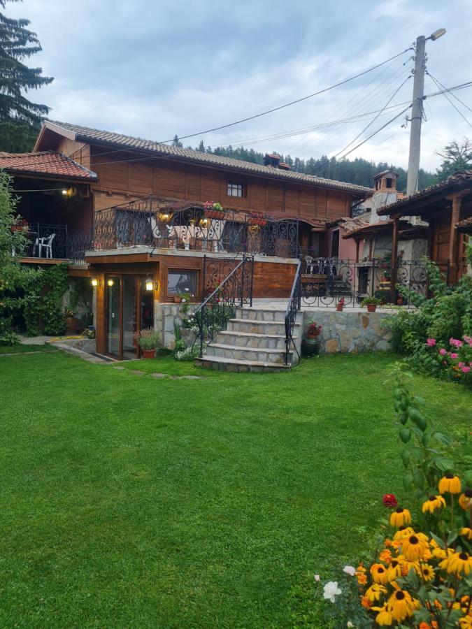 Guest House Zlatniyat Telets コプリフシティツァ エクステリア 写真
